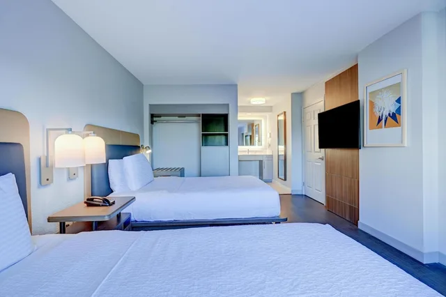 جناح كبير بسريرين كوين، Homewood Suites By Hilton Anaheim-Main Gate Area 1/10