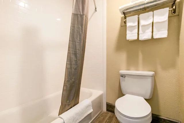 غرفة رباعية بسريرين كوين، Rodeway Inn Pauls Valley 6/6