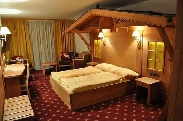 4 Beds, Central Residence 2/5