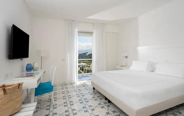 غرفة عائلية بإطلالة على البحر، Grand Hotel Vesuvio Sorrento 2/6