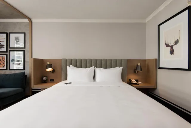 غرفة بسرير كينج بحوض استحمام لذوي الإعاقة، The Duniway Portland, a Hilton Hotel 3/6
