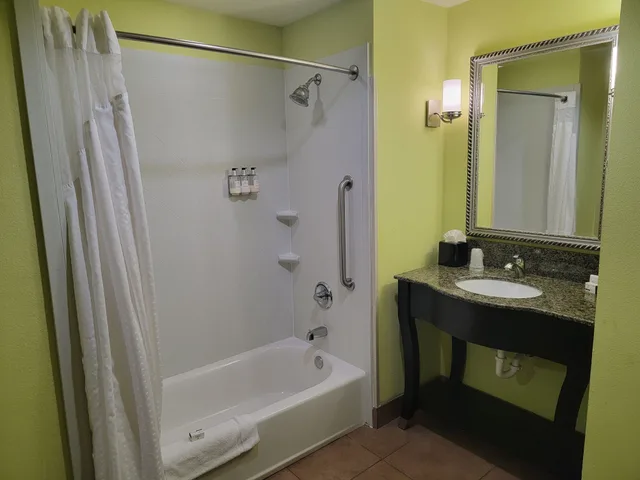 غرفة قياسية بسرير مزدوج، Holiday Inn Garland 5/6