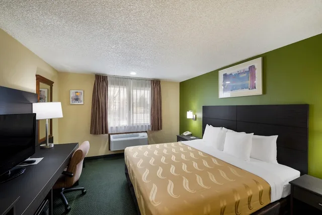 غرفة قياسية بسرير كينج، Quality Inn SeaTac Airport Seattle 2/6