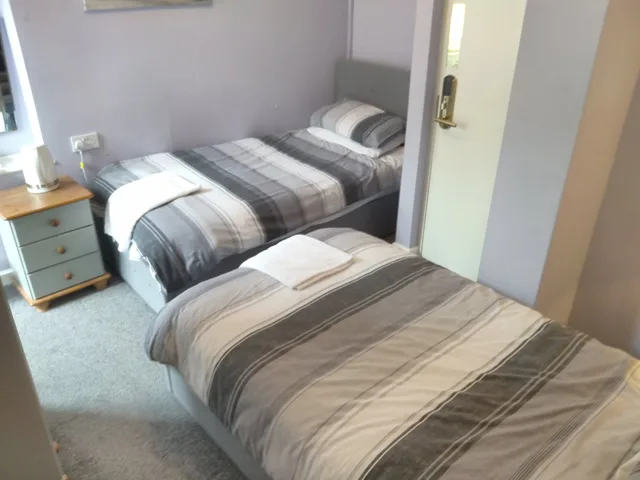 Basic, Twin Beds, The Bull 3/4