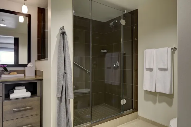 جناح بسرير كينج بغرفة نوم واحدة مع أريكة بمطبخ، Hyatt House Sacramento Airport - Natomas 3/4