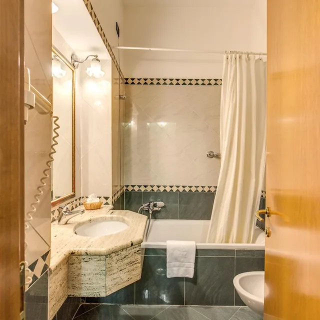 غرفة ثلاثية بسرير فردي، Hotel Contilia 2/3
