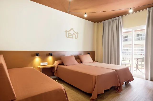 Standard, Twin Beds, with Child Extra Bed, Balcony، Tent Bahia De Palma 1/10