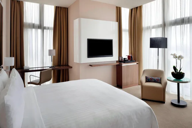 غرفة ديلوكس بسرير مزدوج بإطلالة على المدينة، Istanbul Marriott Hotel Sisli 2/6