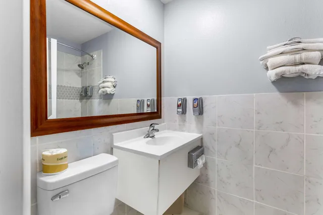 غرفة بسرير مزدوج وسرير فردي، Americas Best Value Inn Belleville 4/4