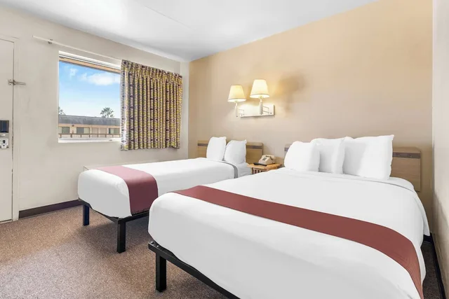 Room, 1 Double and 1 Single Bed, Americas Best Value Inn Lake City 2/8