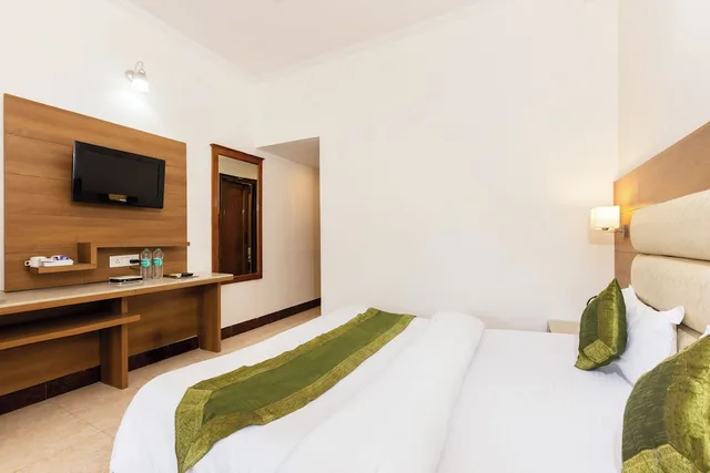 غرفة سوبيريور بسرير كوين بإطلالة على الجبل بشرفة، Riverside Resort 3/5