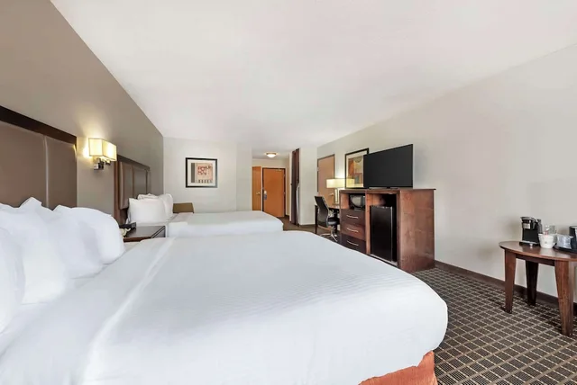 غرفة قياسية بسريرين كوين لذوي الإعاقة، Best Western Plus Eagleridge Inn & Suites 1/3