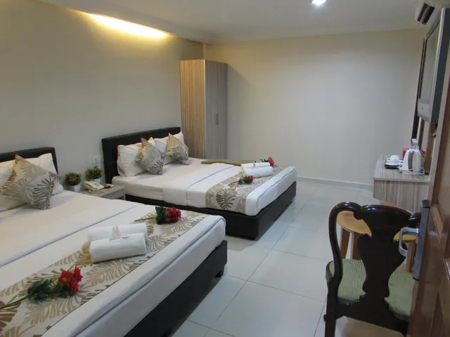 غرفة رباعية، Safari Hotel 2/2