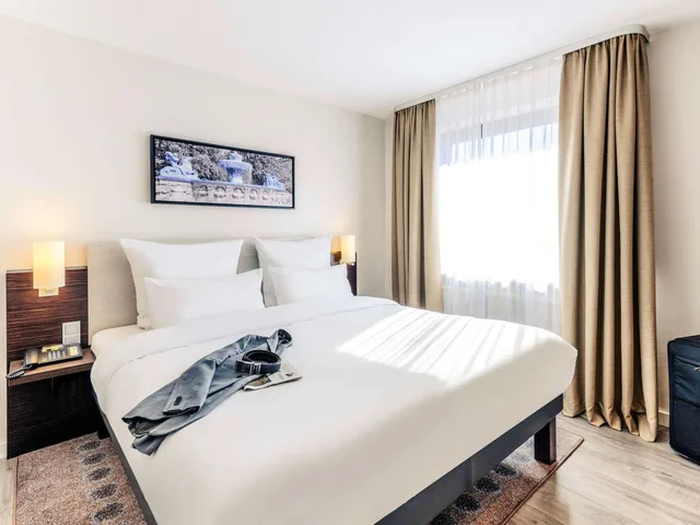 غرفة بريفيليج بسرير كينج مع أريكة، Mercure Hotel Muenchen Sued Messe 3/6