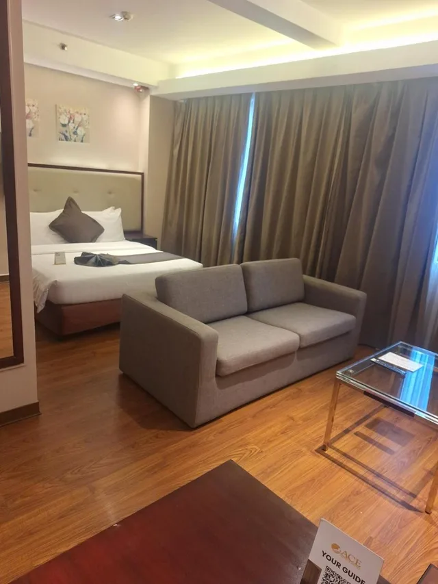 جناح جونيور، Ace Hotel And Suites 2/5