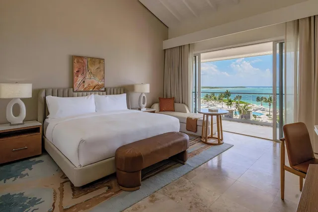 جناح بسرير كينج بإطلالة على البحر مع أريكة، Salterra, a Luxury Collection Resort & Spa, Turks & Caicos 1/7