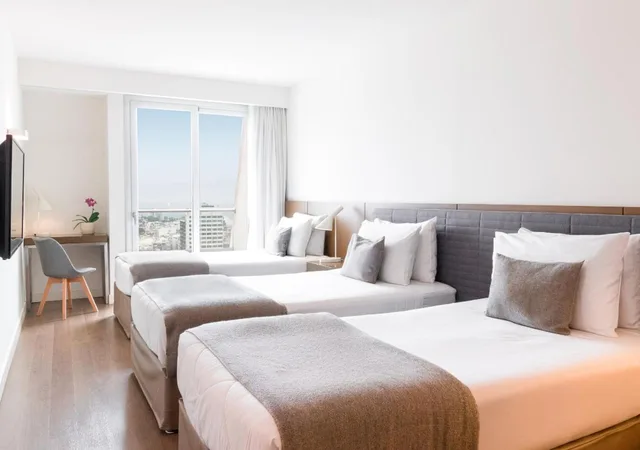 Room, Triple, 3 Beds, Dazzler By Wyndham Lima San Isidro 1/4