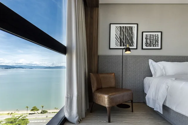 Superior, Twin Beds, Side Sea View, LK Design Hotel Florianopolis 5/9