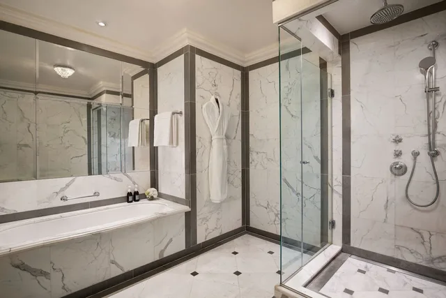 Royal, Suite, King Bed, River View, Balcony, The St Regis Florence 6/7