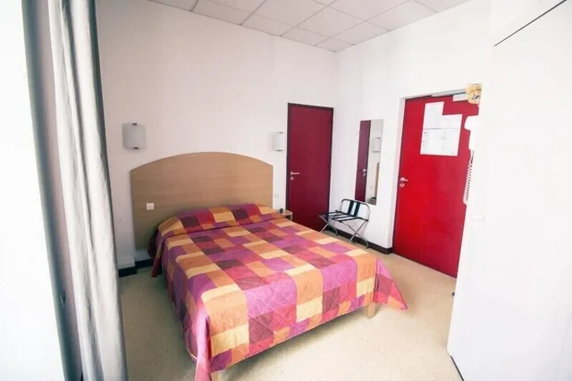 Economy, Double Bed, HOTEL DE LYON 4/10