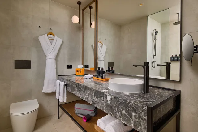 غرفة بسرير كوين، Next Hotel Melbourne, Curio Collection by Hilton 6/6