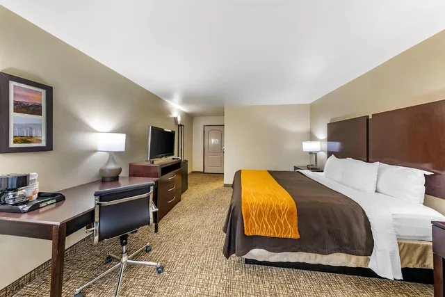 غرفة قياسية بسرير كينج، Comfort Inn & Suites San Bernardino 5/10