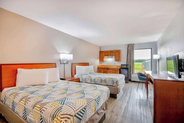غرفة ديلوكس بسريرين مزدوجين بمطبخ صغير، Motel6 Abbeville, LA 2/8