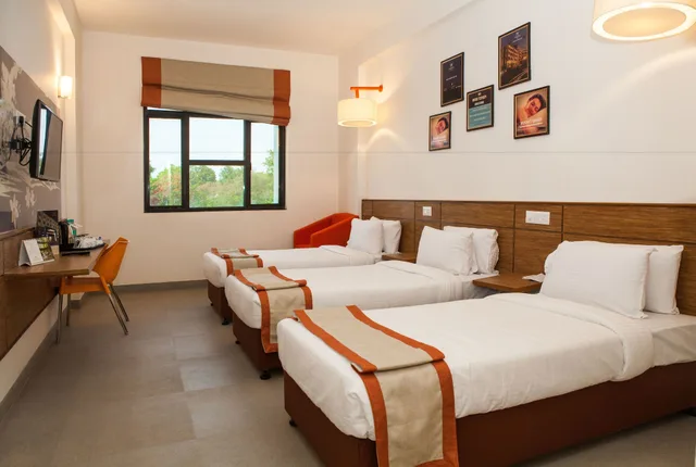 غرفة كلوب بثلاثة أسرّة، Max Hotel Prayagraj 10/10