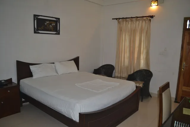 Plus, Standard, Queen Bed، Green Grass Hotel & Restaurant 1/2