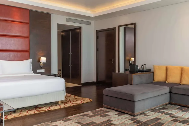 غرفة بريميوم بسريرين كوين بإطلالة على البحر بشرفة، Radisson Blu Hotel, Conakry 7/10