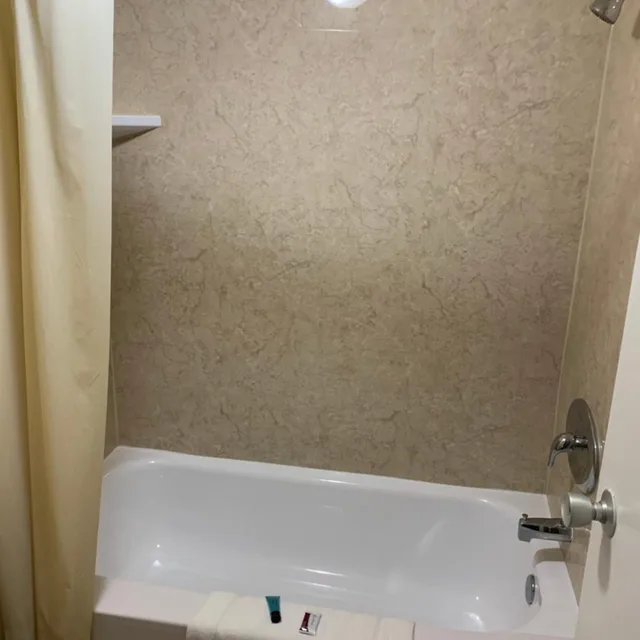 1 King Bed - Smoking, Micfridge، Motel6 Greenville, NC – ECU-Medical Center 4/5