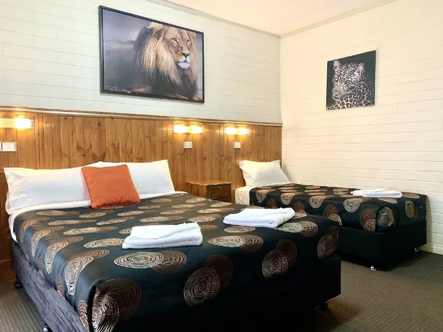 غرفة كبيرة بسرير كوين وسرير فردي، Central Mildura Motel 1/2