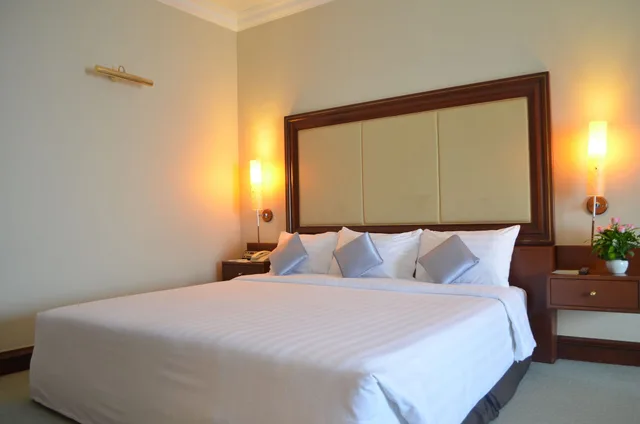 غرفة ديلوكس بسرير كينج بإطلالة على المدينة، Cambodiana Hotel 1/10