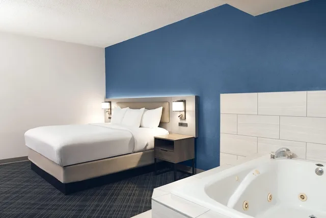 جناح رئاسي بسريرين كينج بغرفة نوم واحدة، COMFORT SUITES MILWAUKEE AIRPORT 10/10