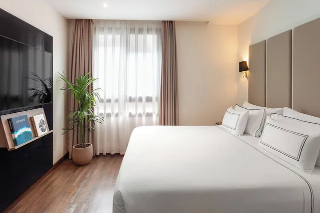 The Level, Premium, Double Bed, Sofa, Bathtub، Melia Madrid Serrano 1/4