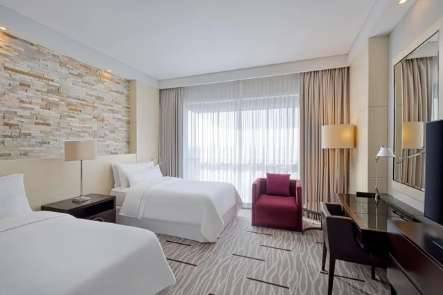 غرفة ديلوكس بسريرين منفصلين، The Westin Hotel Bahrain City Centre 3/8