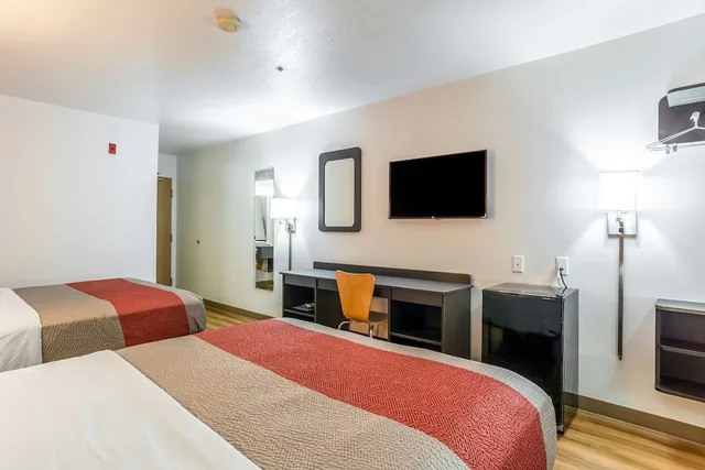 غرفة قياسية بسريرين كوين، Motel6 Barkeyville, PA 2/5