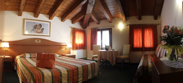 Family, 1 Single and 2 Double Beds، Antico Moro 4/5