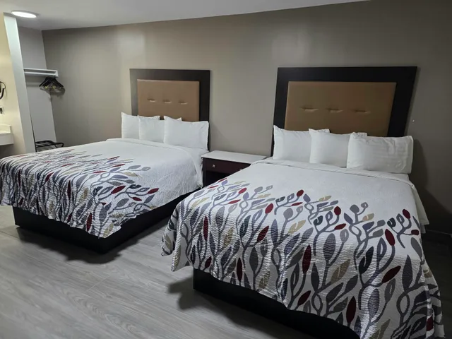 غرفة ديلوكس بسريرين كوين، Red Roof inn Green Brook - Somerset 1/4