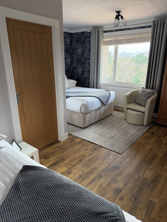 غرفة بسرير مزدوج وسرير فردي، Braeburn Guesthouse 1/1