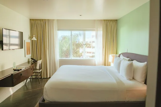 Suite, Multiple Beds, Bathtub، The Eden 2/6