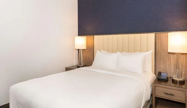 جناح رئاسي بسرير كينج وسرير كوين، Hilton Columbus Polaris 3/4
