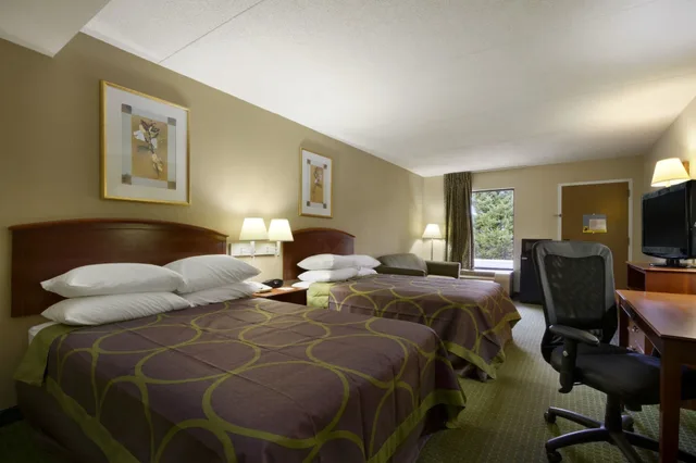 Room, 2 Double Beds, Super 8 By Wyndham Calhoun 1/2