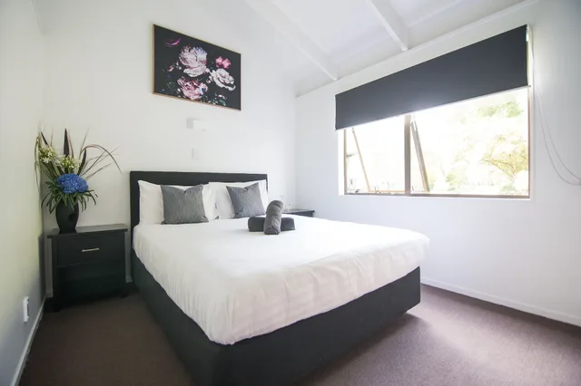 2 Bedrooms, Motel, 1 Queen and 1 Bunk Bed، Hastings Top 10 Holiday Park 1/4