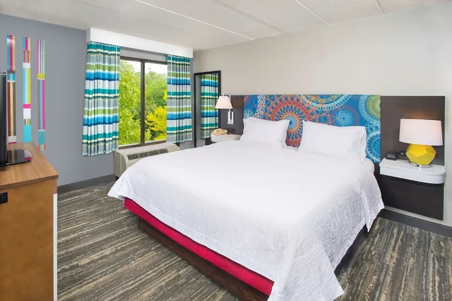 جناح بسرير كوين بغرفة نوم واحدة بمطبخ لذوي الإعاقة، Hampton Inn Suites Annapolis 1/8