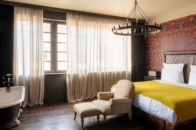 Signature, Street, King Bed، Rooms Hotel Tbilisi 1/2