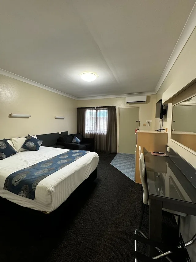 غرفة عائلية بسرير كوين وسريرين منفصلين، Acacia Motel Griffith 2/3