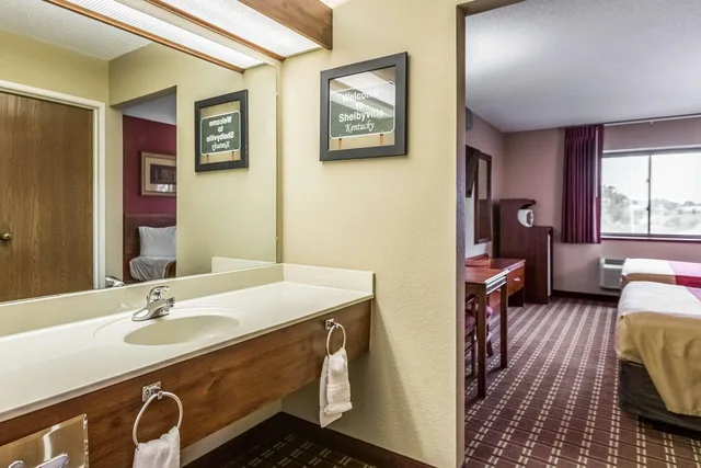 غرفة بسريرين كوين، Econo Lodge Shelbyville KY 4/4