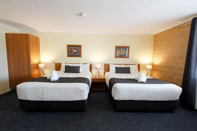 استوديو عائلي بسرير كوين وسريرين فرديين، Windmill Motel and Events Centre 1/10