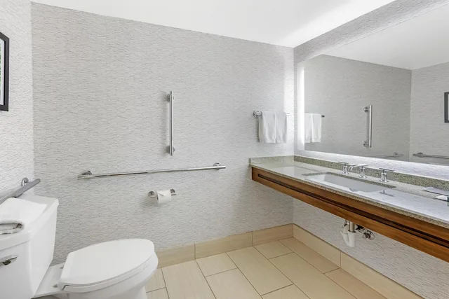 Room, King Bed, Bathtub, Corner, Accessible, DoubleTree by Hilton Hotel Spokane City Center 9/10